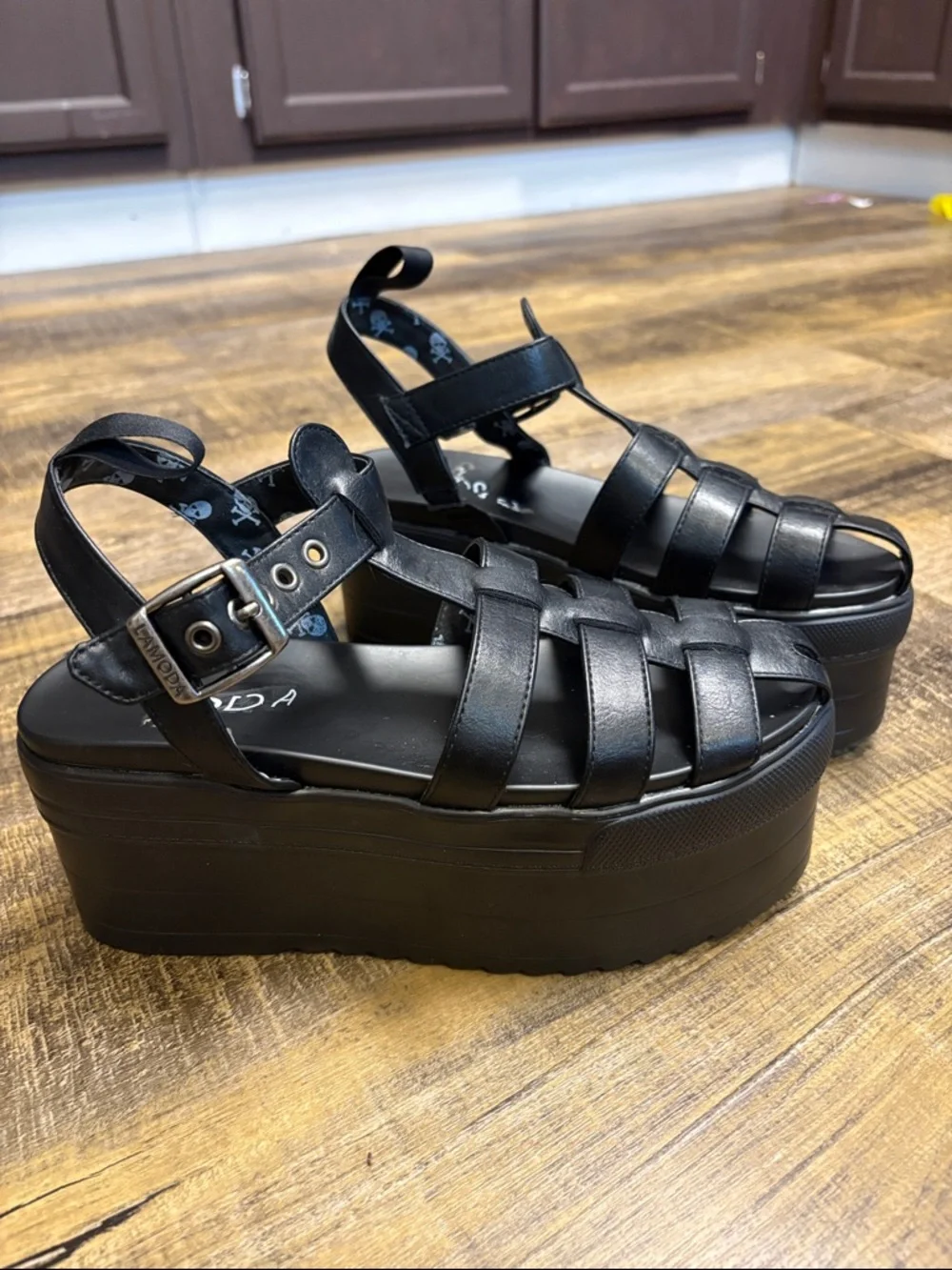 LAMODA Platform Sandals